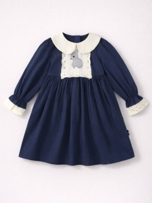 rochie lunga cu detalii brodate in stil retro aurora