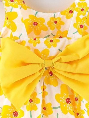 rochie galbena de vara cu flori si palarie pia sunny