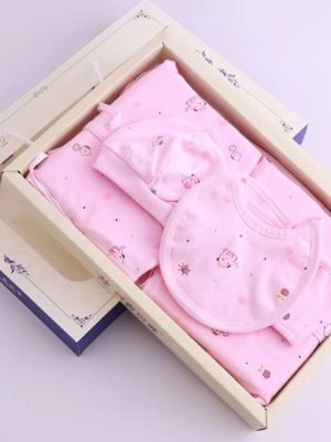 set cadou de sapte 7 piese pentru bebelusi nou-nascuti roz cu imprimeu baby
