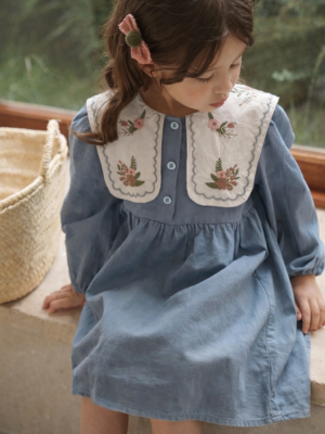 rochie lunga albastra pentru fetite copii in stil retro din bumbac organic cu broderie marina