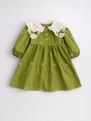 rochie lunga verde cu fundite cu broderie lunga peste genunchi in stil retro anika