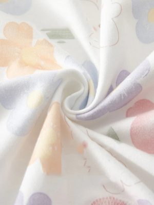 salopeta pijama din bumbac organic pentru bebelusi nou nascuti alba cu imprimeu floral pijama cu flori dash