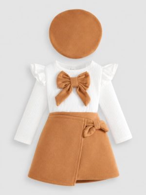 set cu bluza alba si fusta scurta bej compleu pentru bebeluse bebelusi fetite fete cu trei piese cu palarie betty cream